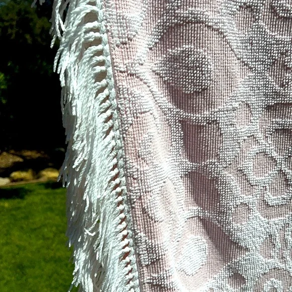 Beautiful Vintage Pink Chenille Twin Bedspread with White Fringe - Picture 7 of 12